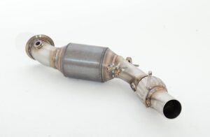 Friedrich Motorsport 76mm Downpipe + 200 Zellen HJS Sport-Kat für BMW 1er F20/21